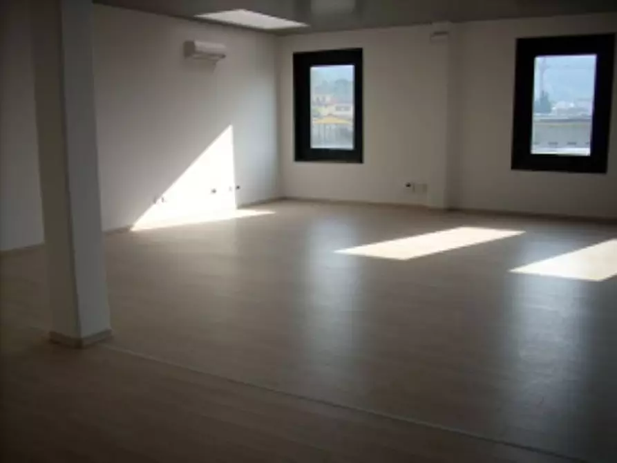 Immagine 1 di Ufficio in affitto  a Calenzano