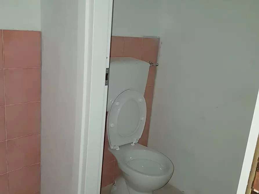 Immagine 8 di Locale commerciale in affitto  in VIA ROMA a Castagneto Po