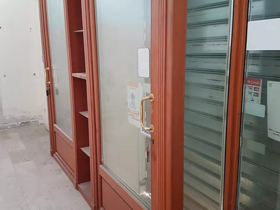 Immagine 9 di Locale commerciale in affitto  in VIA ROMA a Castagneto Po