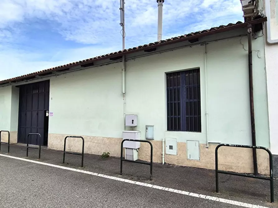 Immagine 1 di Locale commerciale in affitto  in VIA PAVESE a Chivasso