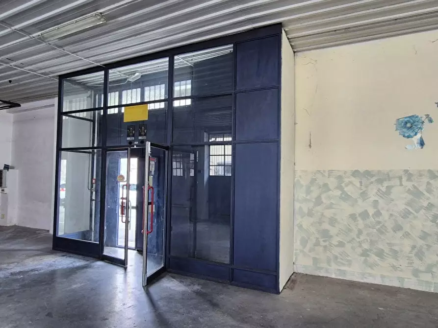 Immagine 6 di Locale commerciale in affitto  in VIA PAVESE a Chivasso