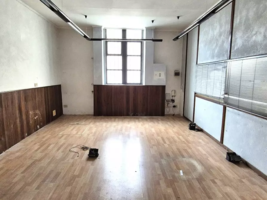 Immagine 8 di Locale commerciale in affitto  in VIA PAVESE a Chivasso