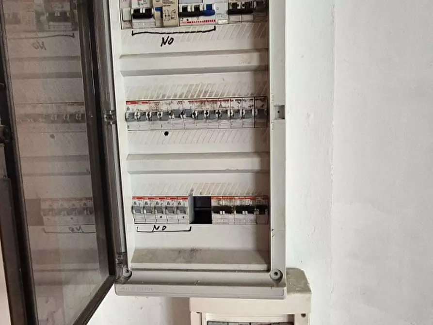 Immagine 12 di Locale commerciale in affitto  in VIA PAVESE a Chivasso