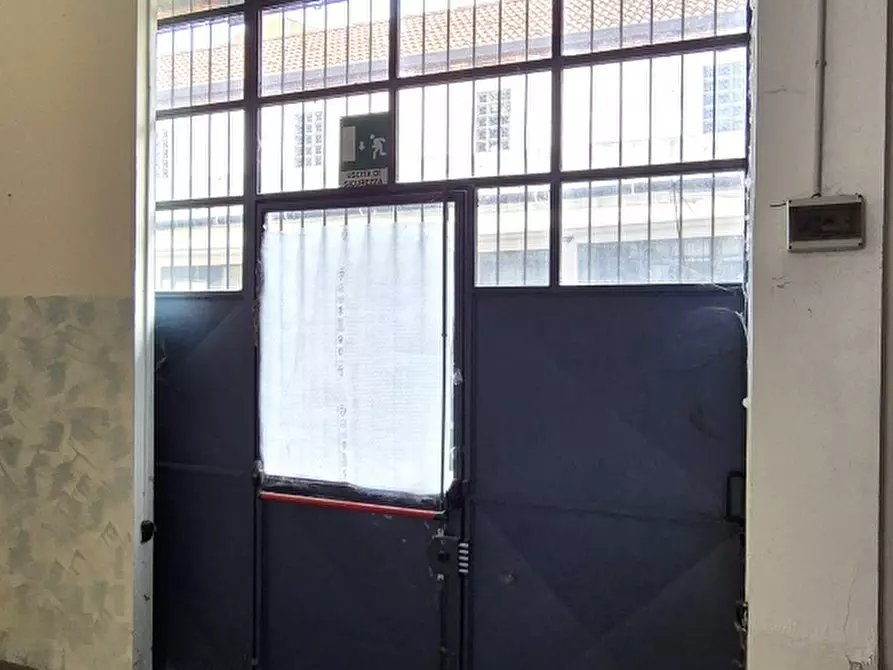 Immagine 13 di Locale commerciale in affitto  in VIA PAVESE a Chivasso