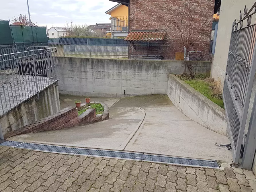 Immagine 6 di Box auto in affitto  in VIA BLATTA  a Chivasso