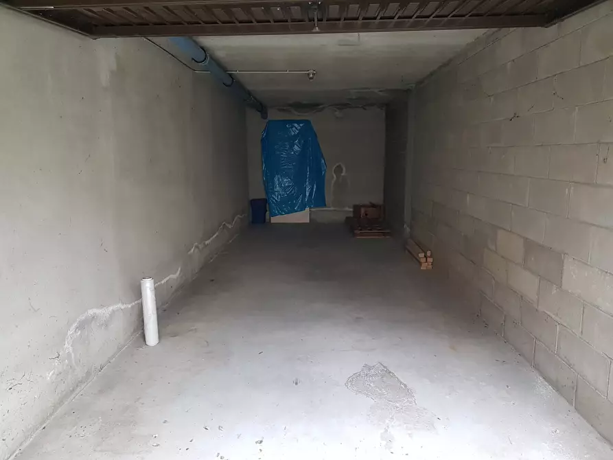 Immagine 2 di Box auto in affitto  in VIA BLATTA  a Chivasso