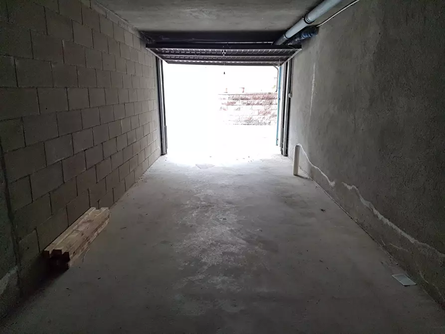 Immagine 3 di Box auto in affitto  in VIA BLATTA  a Chivasso