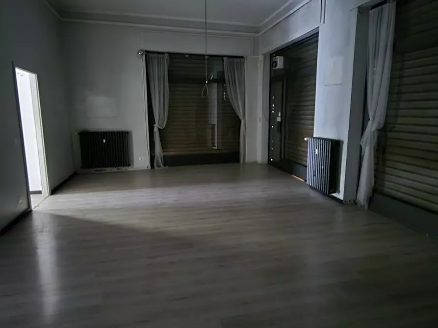 Immagine 11 di Locale commerciale in affitto  in VIA SICCARDI a Chivasso