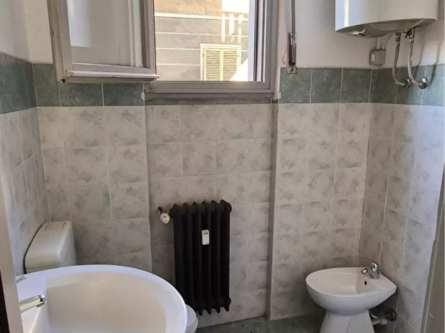 Immagine 13 di Locale commerciale in affitto  in VIA SICCARDI a Chivasso