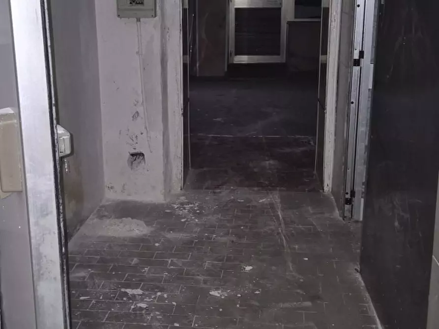 Immagine 10 di Locale commerciale in affitto  in VIA BIANDRATE a Foglizzo