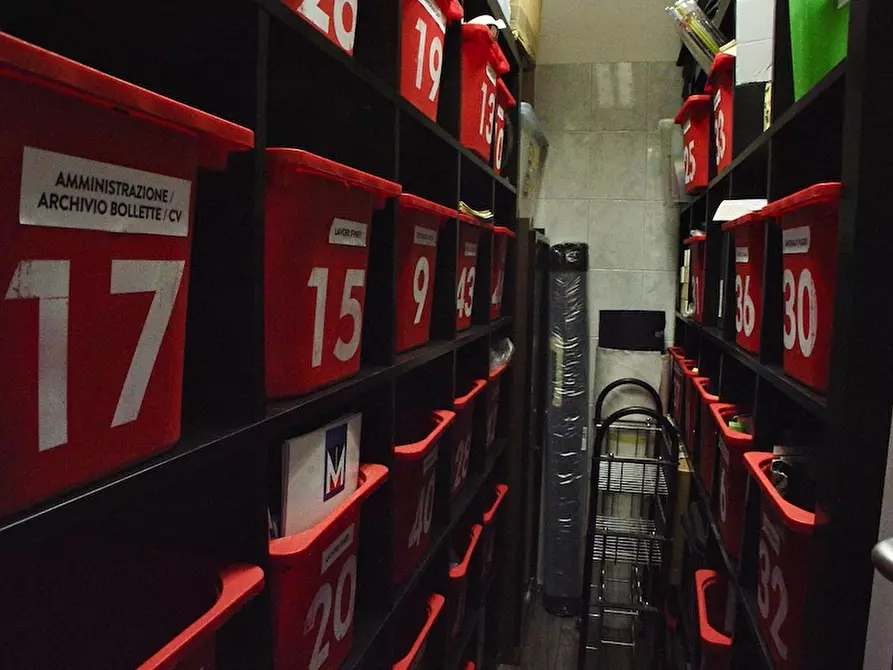 Immagine 14 di Showroom in affitto  a Firenze