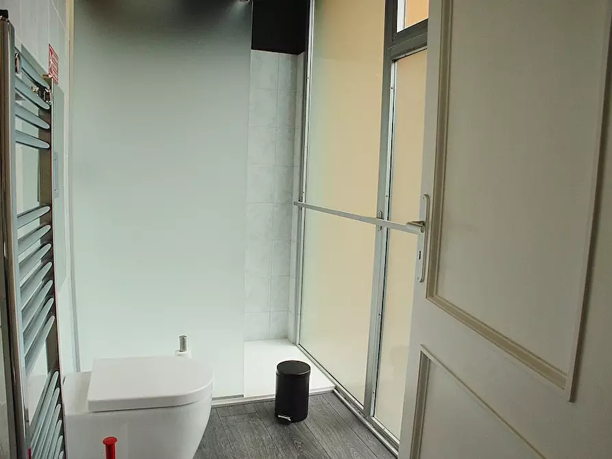 Immagine 15 di Showroom in affitto  a Firenze