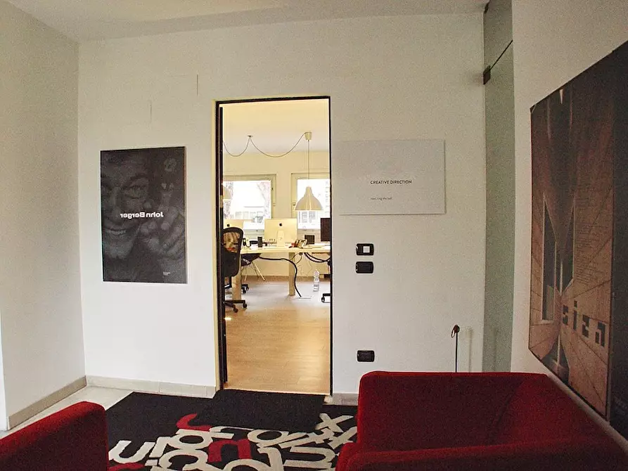 Immagine 17 di Showroom in affitto  a Firenze