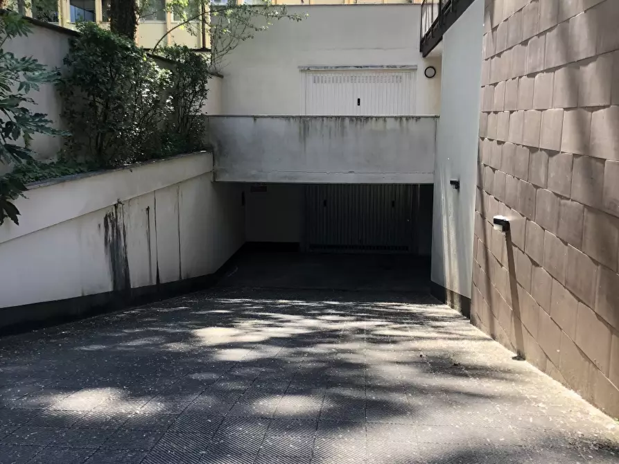 Immagine 3 di Garage in affitto  in via di Villa Demidoff a Firenze