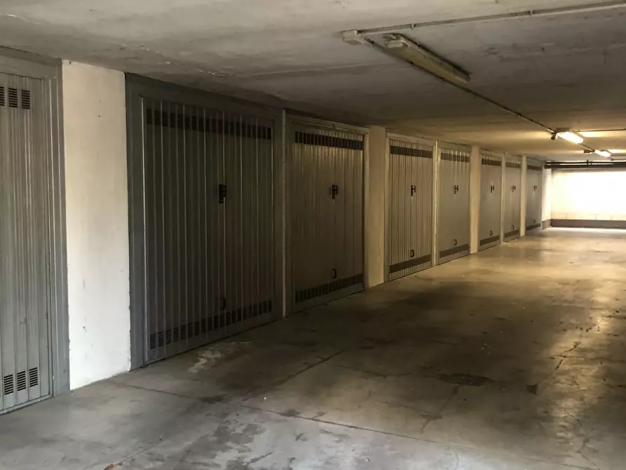 Immagine 4 di Garage in affitto  in via di Villa Demidoff a Firenze