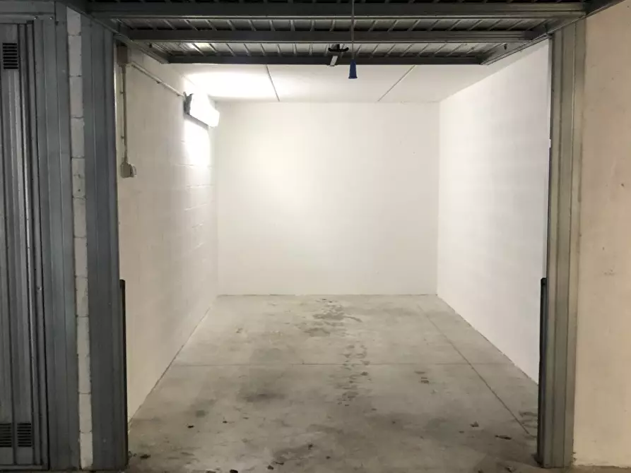 Immagine 5 di Garage in affitto  in via di Villa Demidoff a Firenze