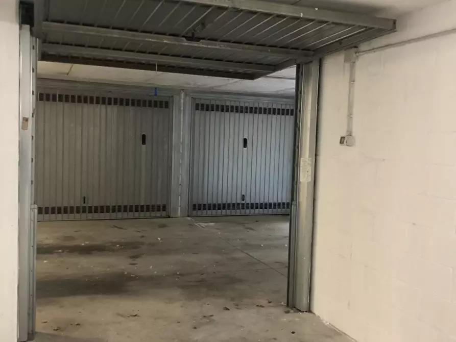 Immagine 8 di Garage in affitto  in via di Villa Demidoff a Firenze