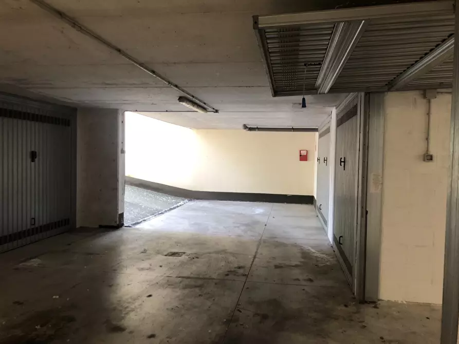 Immagine 10 di Garage in affitto  in via di Villa Demidoff a Firenze