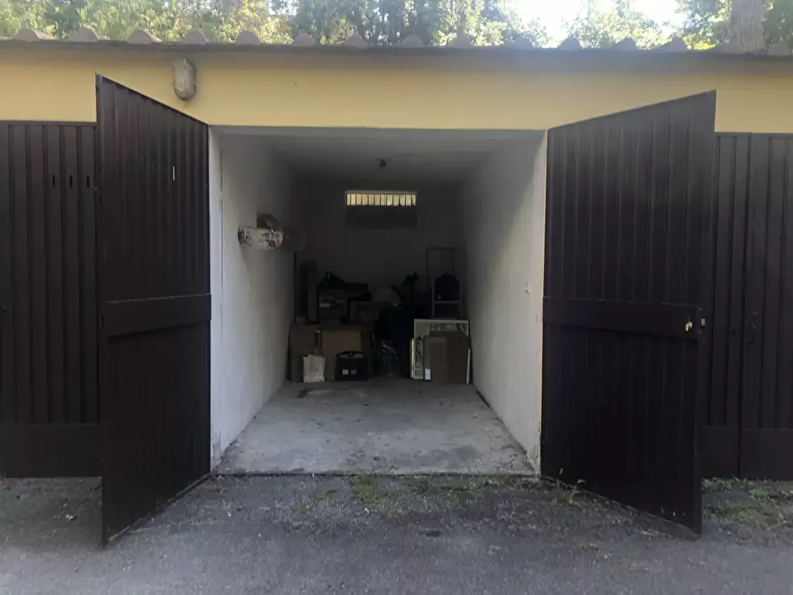 Immagine 2 di Box auto in affitto  in via Vittorio Emanuele a Firenze