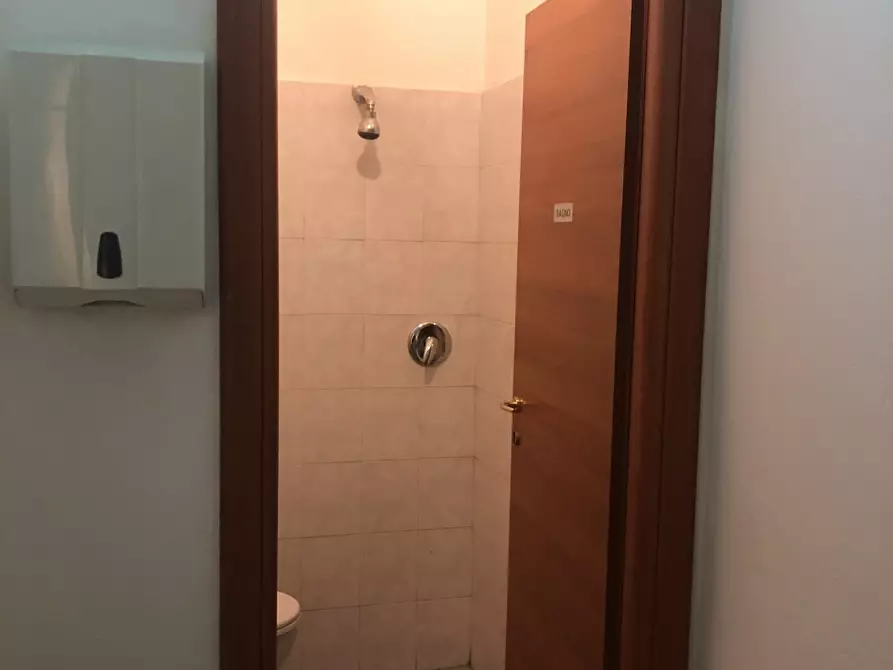 Immagine 6 di Attività commerciale in affitto  in via Romana a Firenze