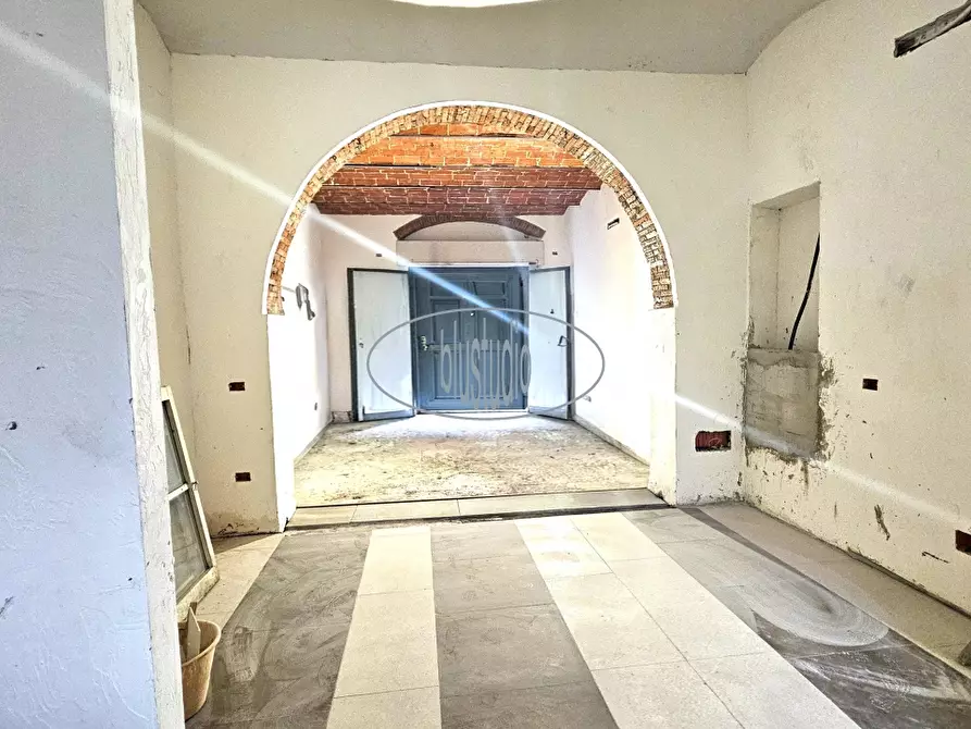 Immagine 1 di Negozio in affitto  in corso mazzini a Figline E Incisa Valdarno