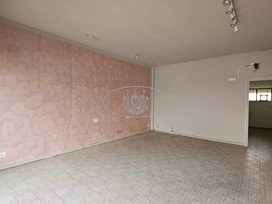 Immagine 1 di Locale commerciale in affitto  in via di norcenni a Figline E Incisa Valdarno