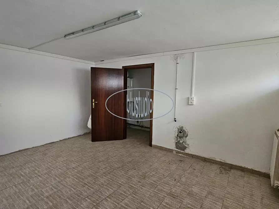 Immagine 4 di Locale commerciale in affitto  in via di norcenni a Figline E Incisa Valdarno