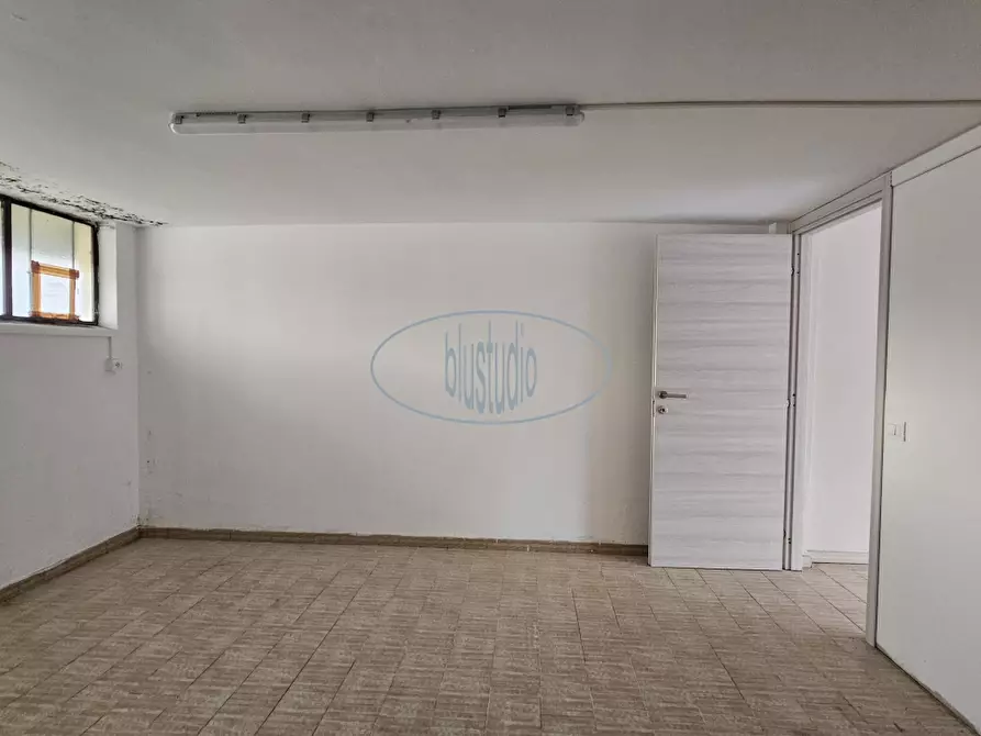 Immagine 5 di Locale commerciale in affitto  in via di norcenni a Figline E Incisa Valdarno