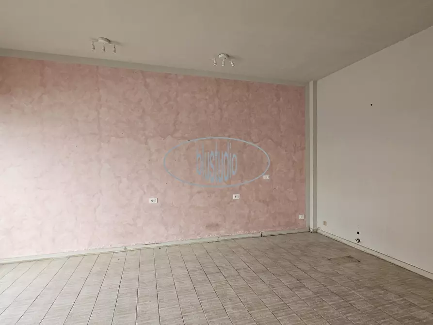 Immagine 8 di Locale commerciale in affitto  in via di norcenni a Figline E Incisa Valdarno