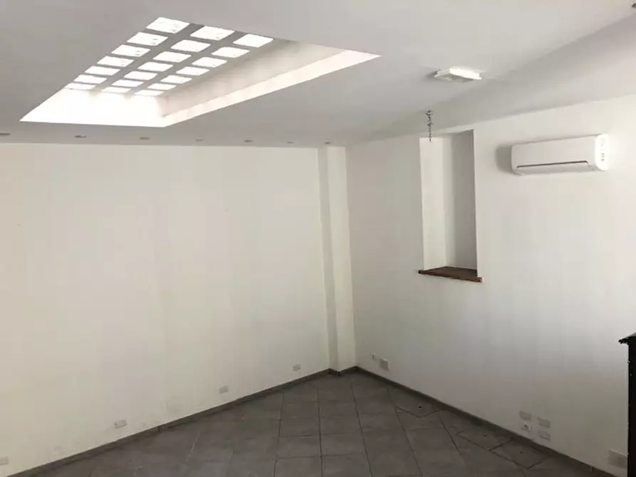 Immagine 4 di Negozio in affitto  a Figline E Incisa Valdarno