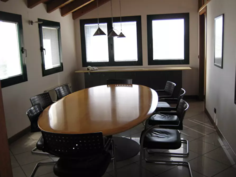 Immagine 2 di Ufficio in affitto  a Padova