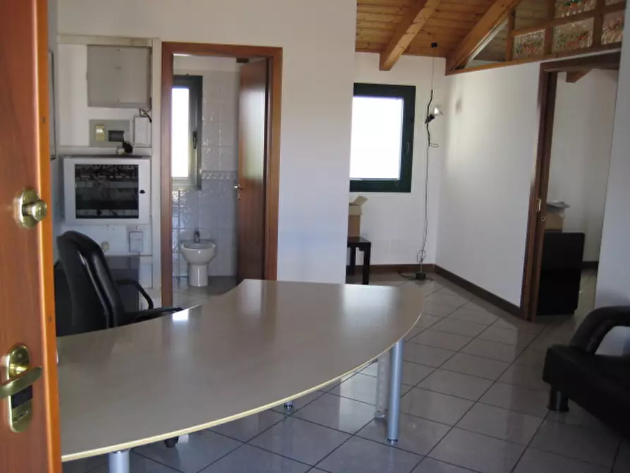 Immagine 8 di Ufficio in affitto  a Padova