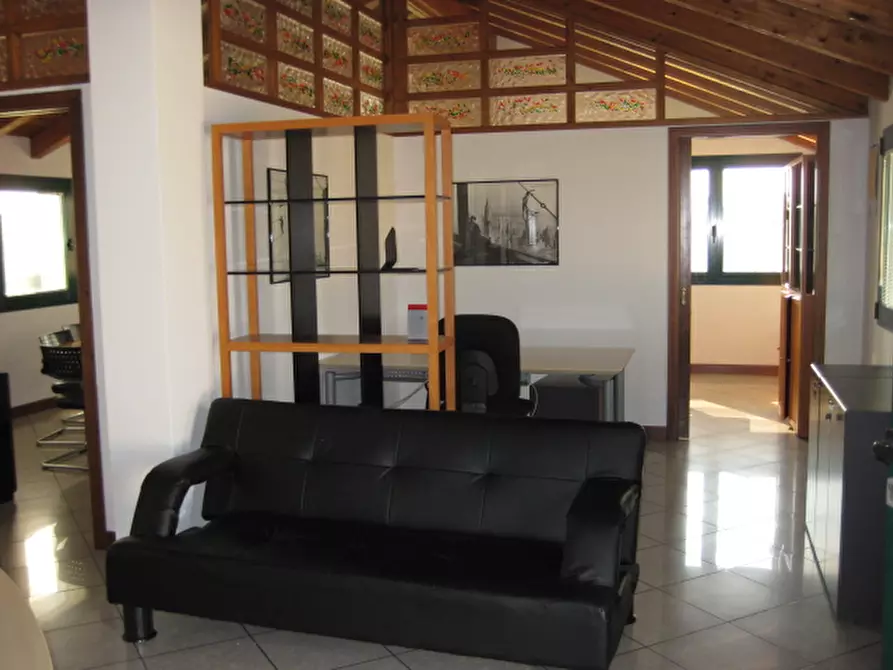 Immagine 9 di Ufficio in affitto  a Padova