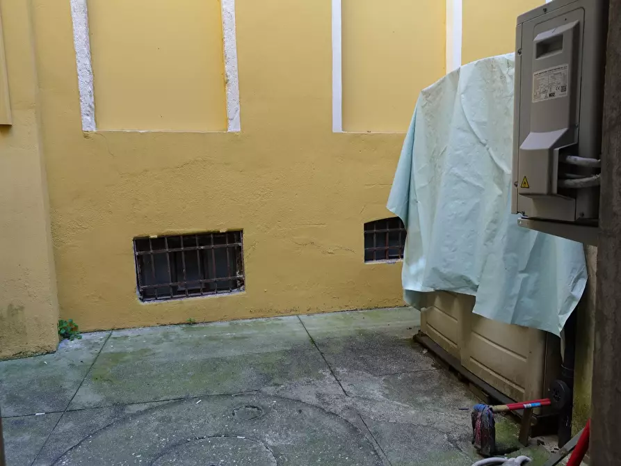 Immagine 7 di Negozio in affitto  a Padova