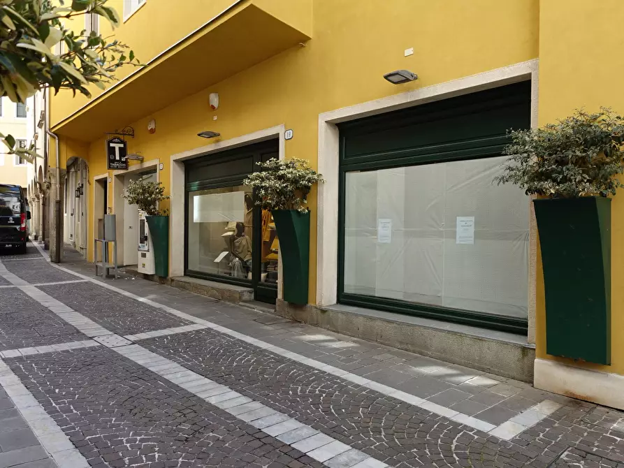Immagine 2 di Negozio in affitto  a Padova