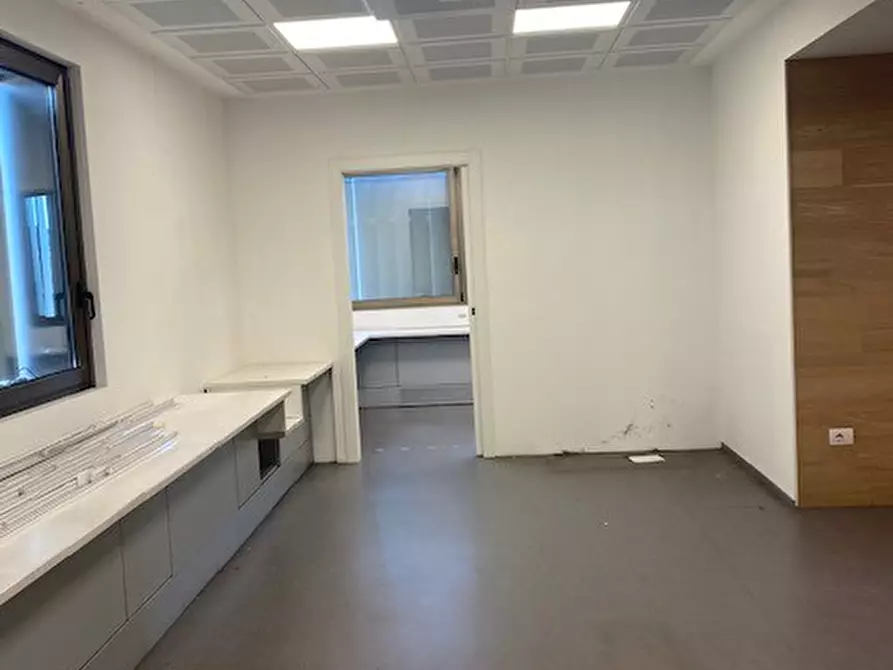 Immagine 3 di Ufficio in affitto  a Padova