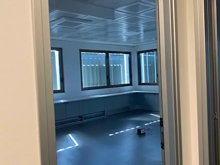 Immagine 12 di Ufficio in affitto  a Padova