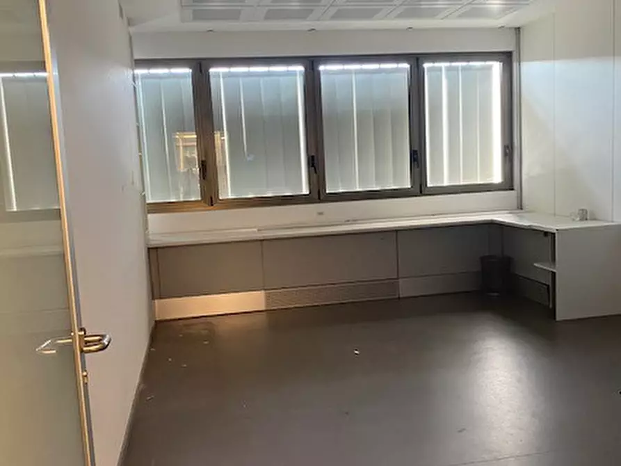 Immagine 14 di Ufficio in affitto  a Padova
