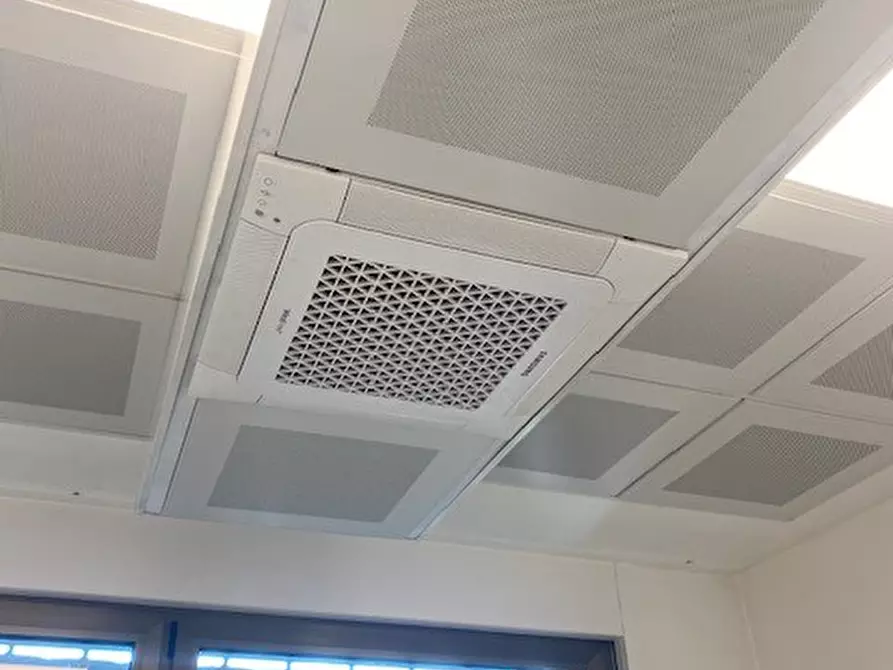 Immagine 18 di Ufficio in affitto  a Padova