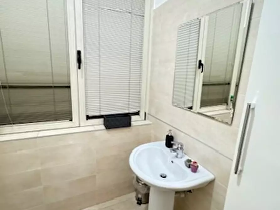 Immagine 10 di Ufficio in affitto  a Padova