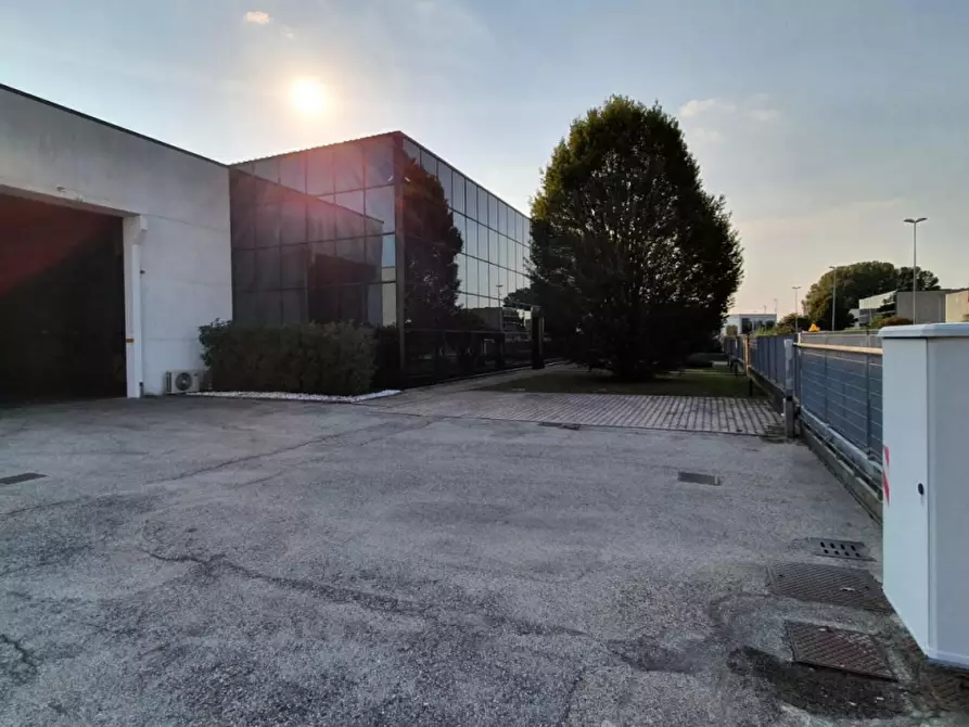 Immagine 2 di Capannone industriale in affitto  a Selvazzano Dentro