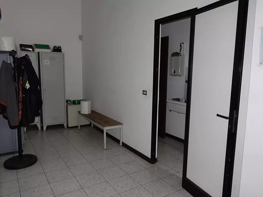 Immagine 10 di Capannone industriale in affitto  a Mestrino