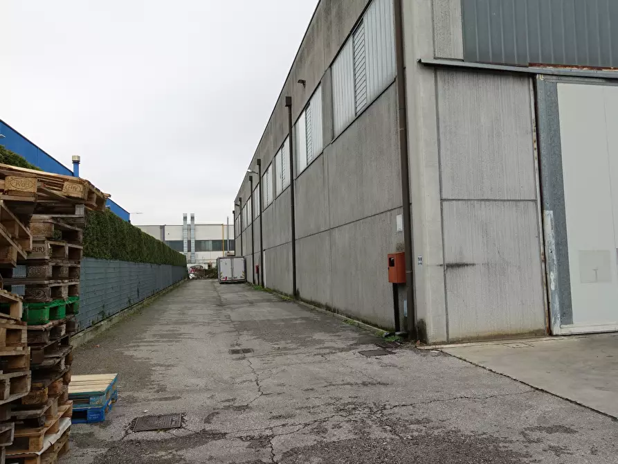 Immagine 15 di Capannone industriale in affitto  a Mestrino