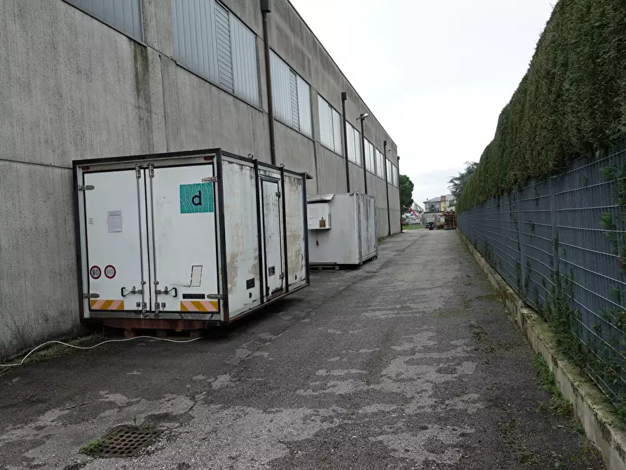 Immagine 17 di Capannone industriale in affitto  a Mestrino