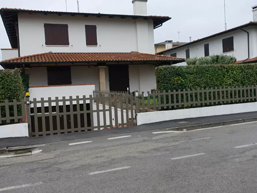 Immagine 1 di Casa bifamiliare in affitto  a Stra