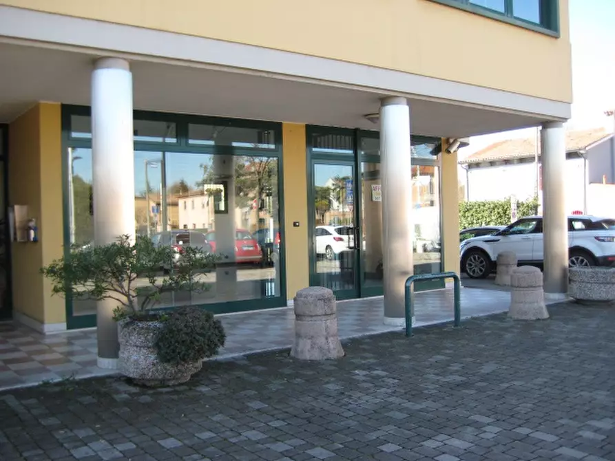 Immagine 3 di Negozio in affitto  a Padova