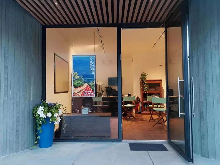 Immagine 1 di Attività commerciale in affitto  a Rapallo