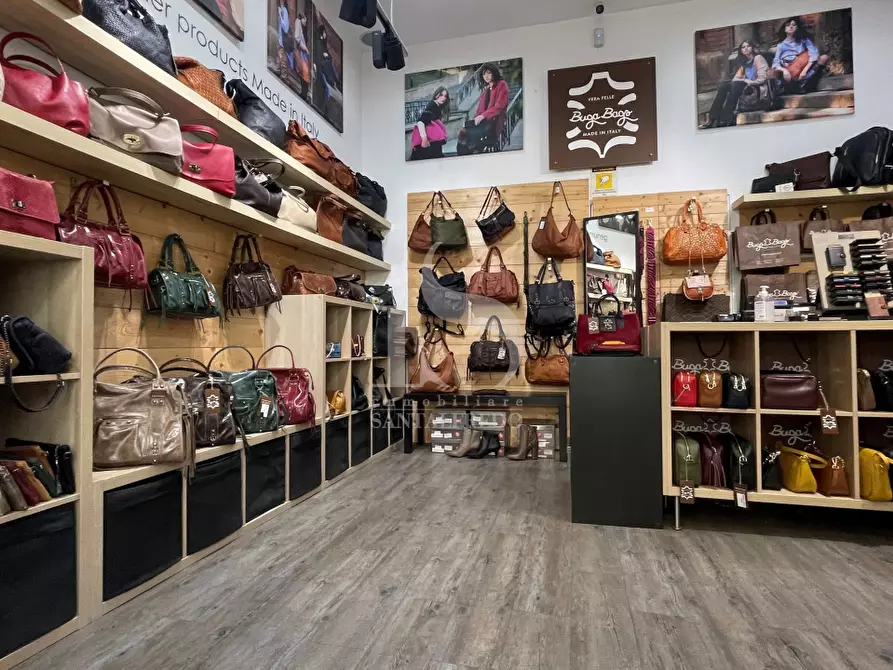 Immagine 13 di Negozio in affitto  in CORSO BUENOS AIRES  a Milano