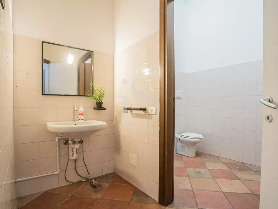 Immagine 20 di Negozio in affitto  in VIA LIBERTA' a Concorezzo