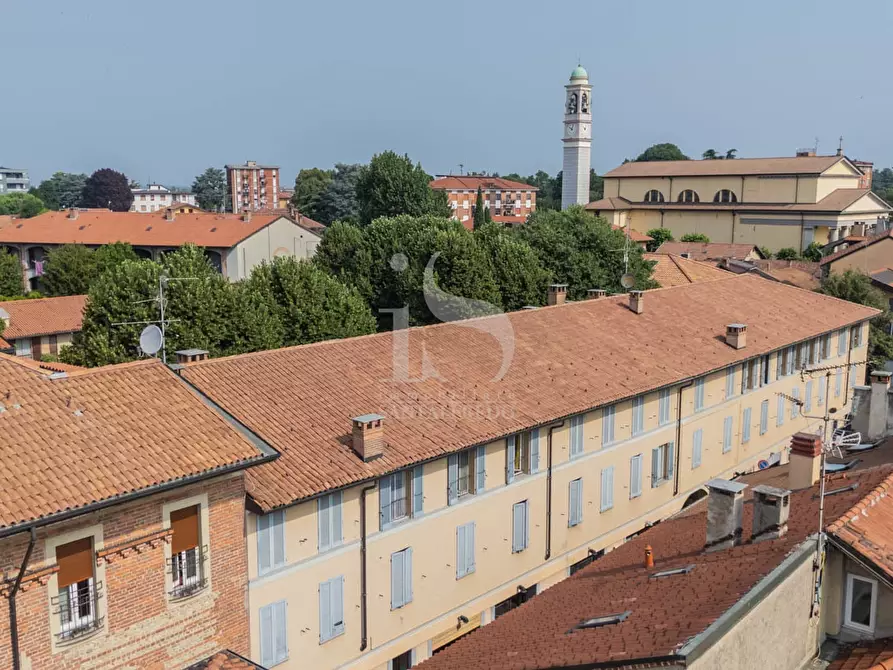 Immagine 1 di Negozio in affitto  in VIA LIBERTA' a Concorezzo